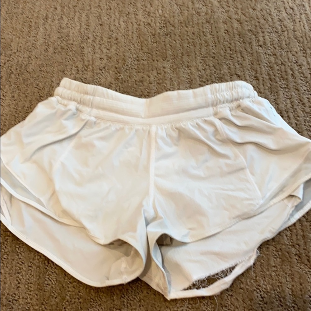 white lululemon hotty hot shorts size 6